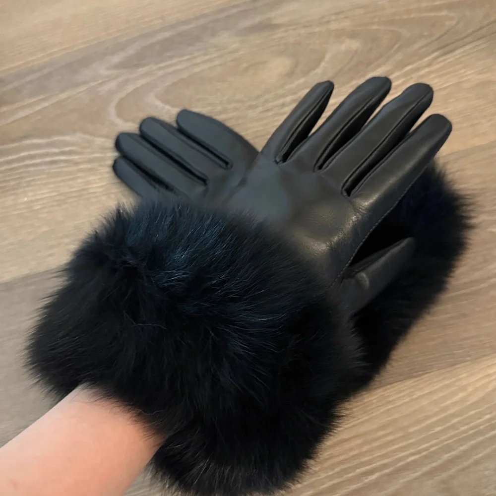 NWOT black fleece lined sheepskin leather gloves with fox fur trim